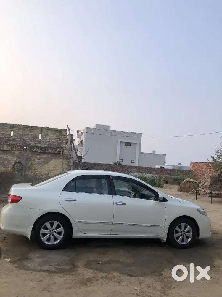 Toyota Corolla Altis 2011 Manual Car