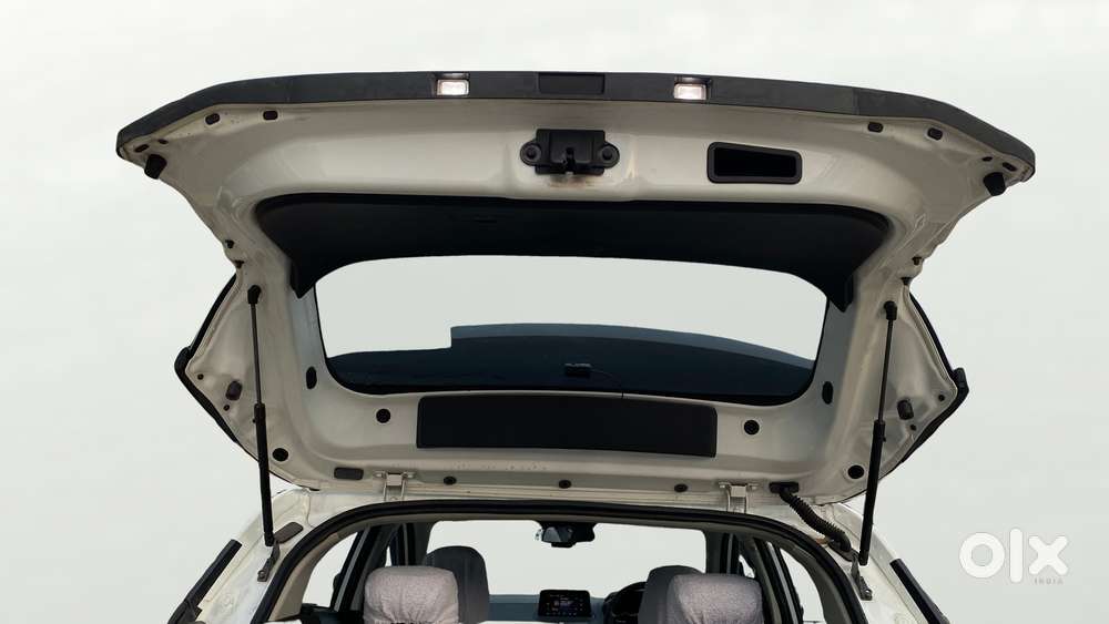 Tata Nexon Pure (s) 1.2 Petrol 6amt, 2024, Petrol