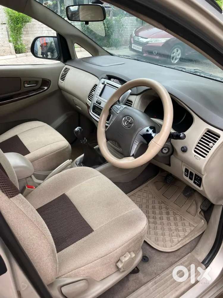 Toyota Innova 2.5 V 2012 , New Tyer
