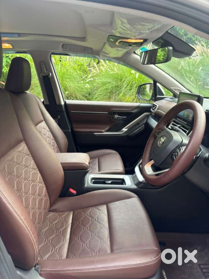 Toyota Innova Hycross 2.0 Zx Hybrid 7 Str, 2025, Petrol