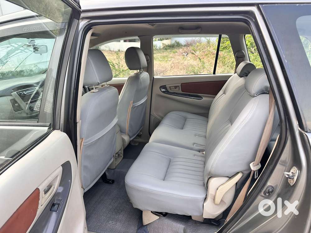 Toyota Innova 2.5 G (diesel) 8 Seater, 2013, Diesel
