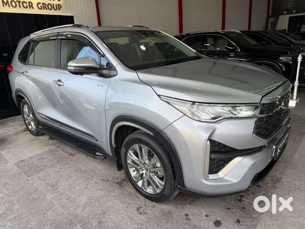 Toyota Innova Hycross, 2025, Petrol