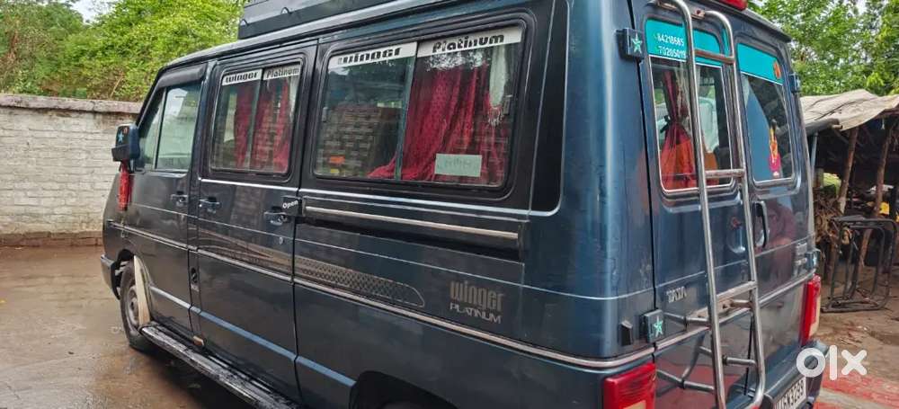 Tata Winger Deluxe 2011 Diesel Automatic Roof