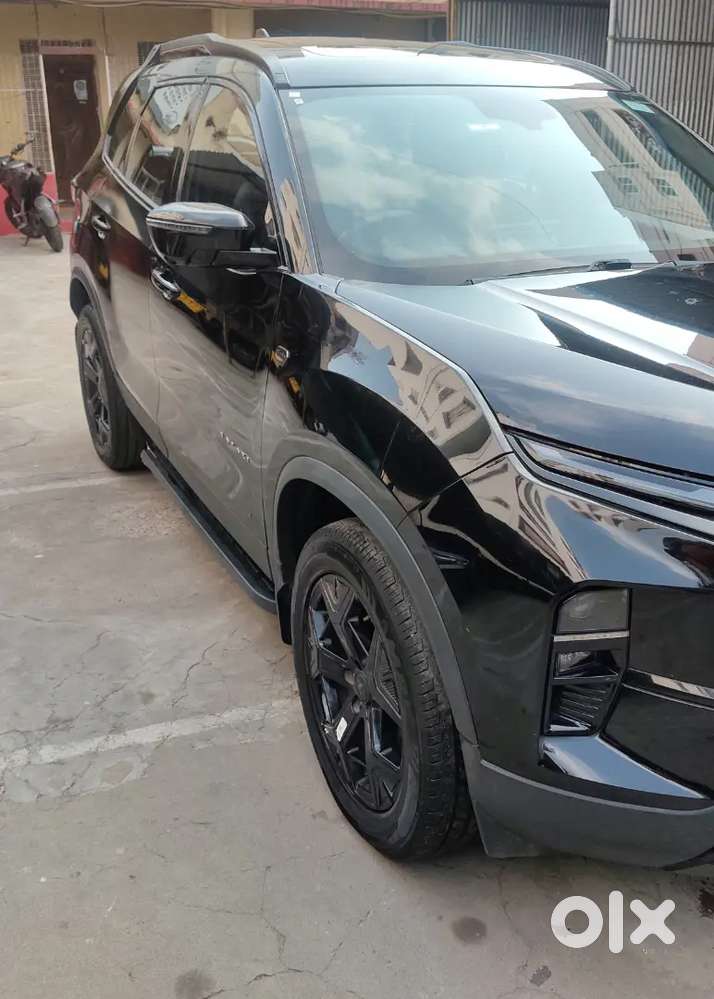 2024 Tata Safari Adventure+ Dark Edition (7-seater)