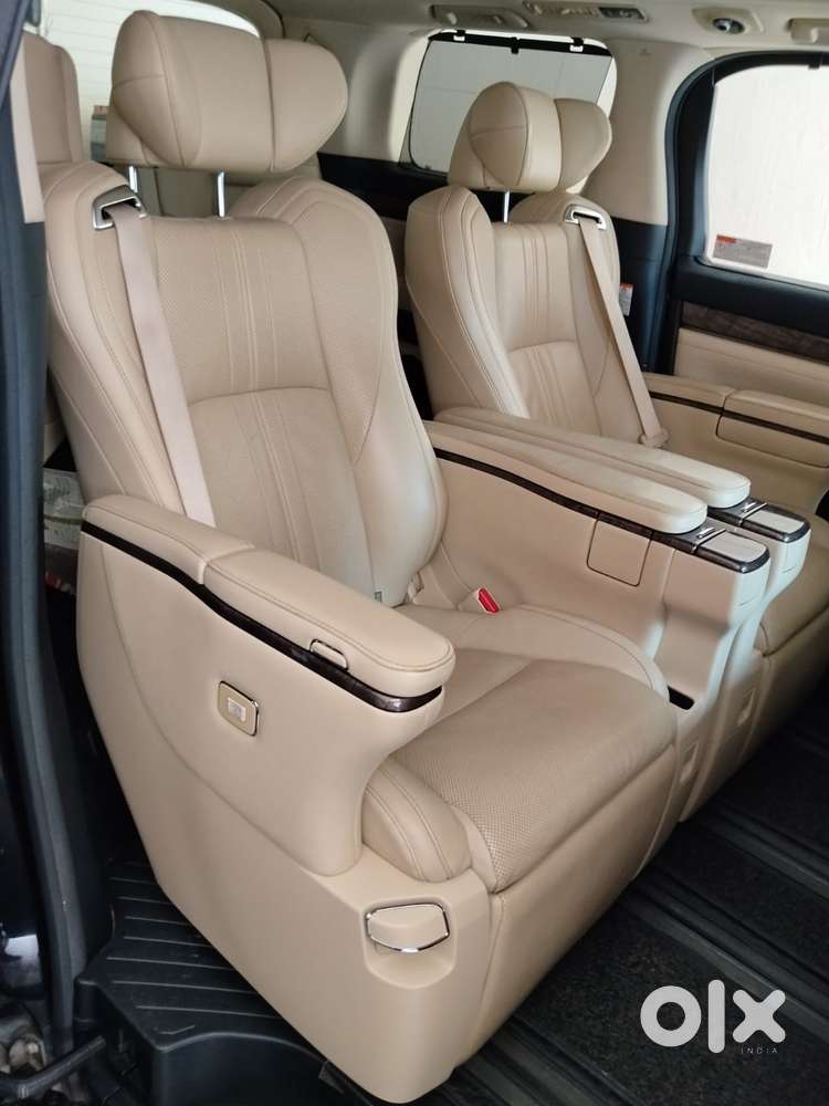 Toyota Vellfire 2.5 Executive Lounge, 2021, Petrol