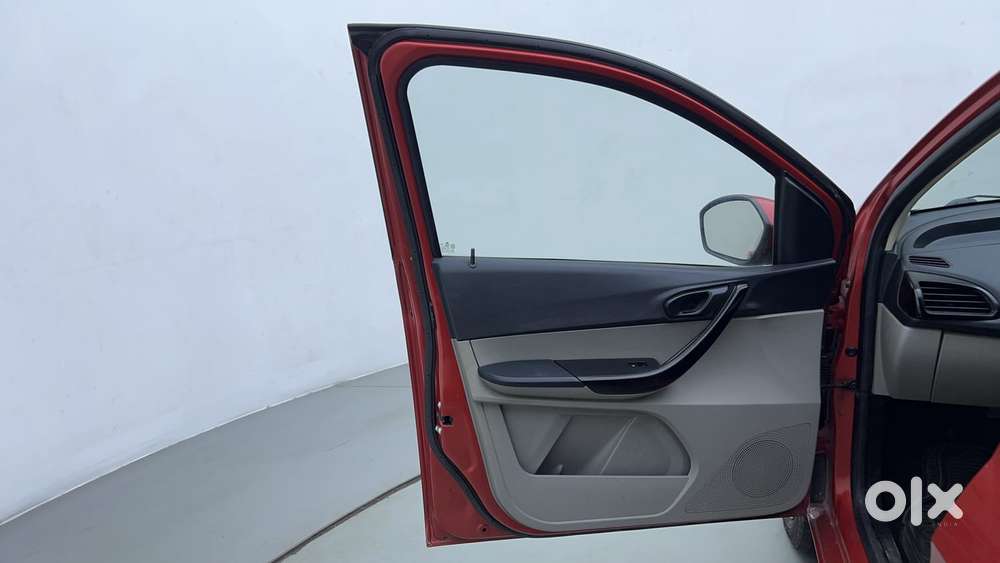 Tata Tiago 1.2 Revotron Xt, 2016, Petrol