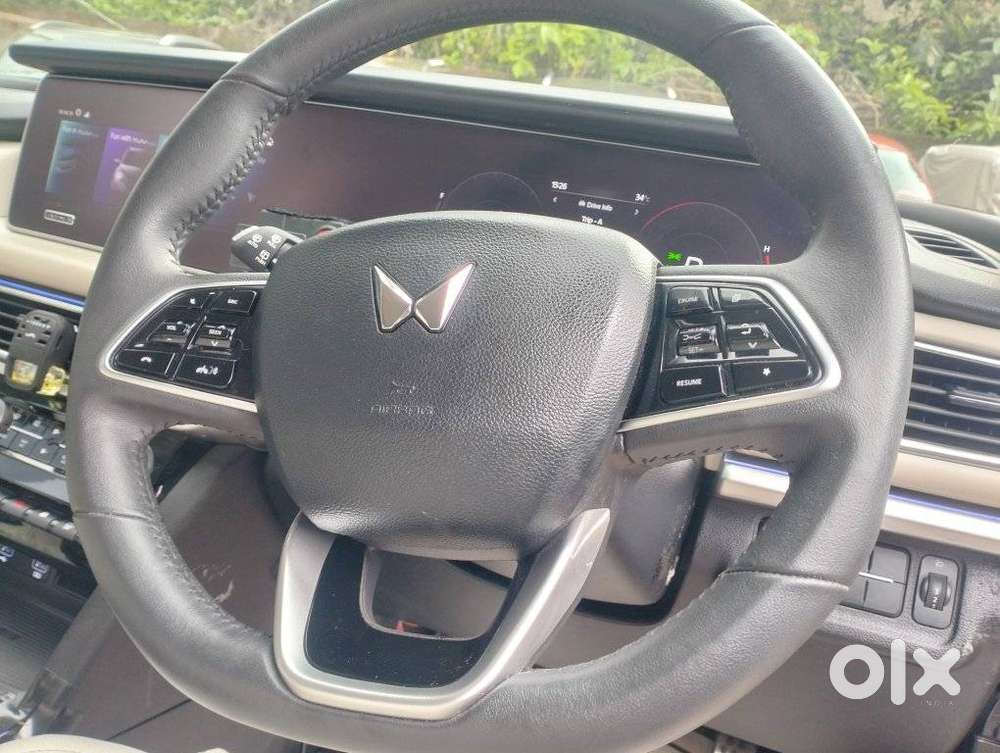 Mahindra Xuv700 2.0 Ax 7 Petrol At Luxury Pack Str, 2023, Petrol