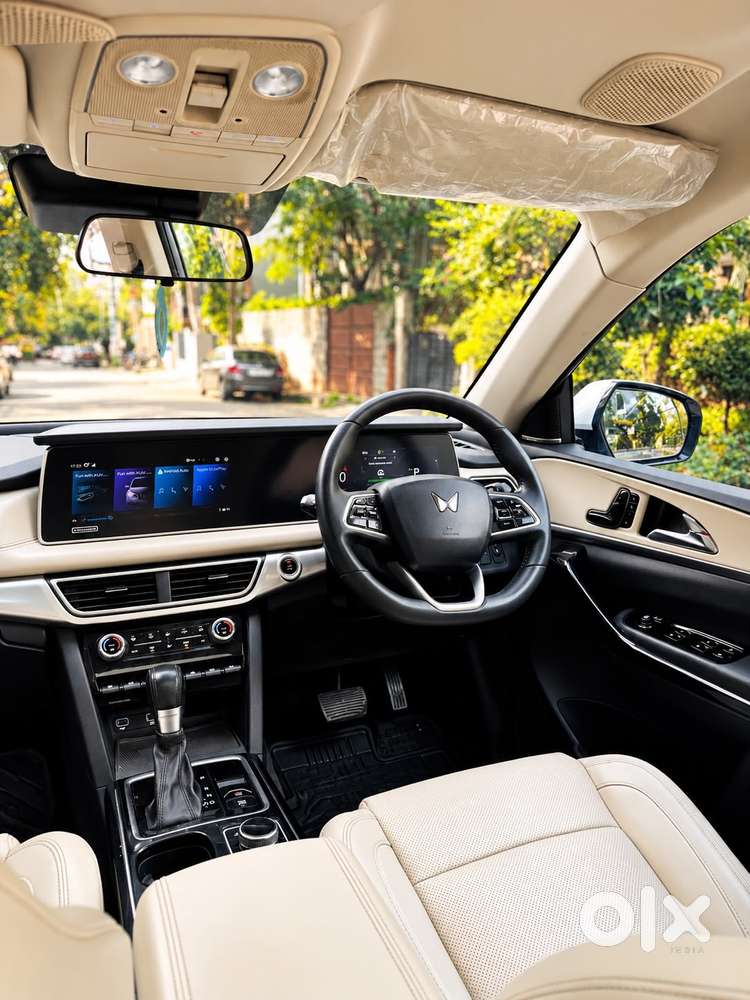 Mahindra Xuv700 Ax7l 6 Str At, 2022, Diesel