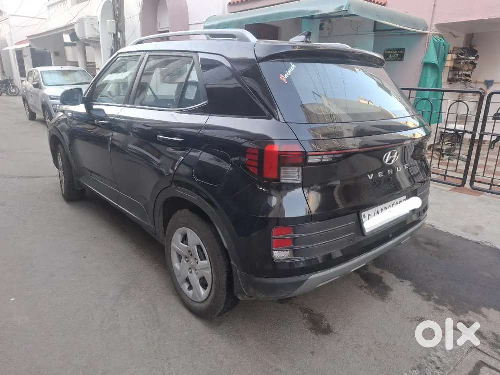 Hyundai Venue 2022 Petrol 67000 Km Driven