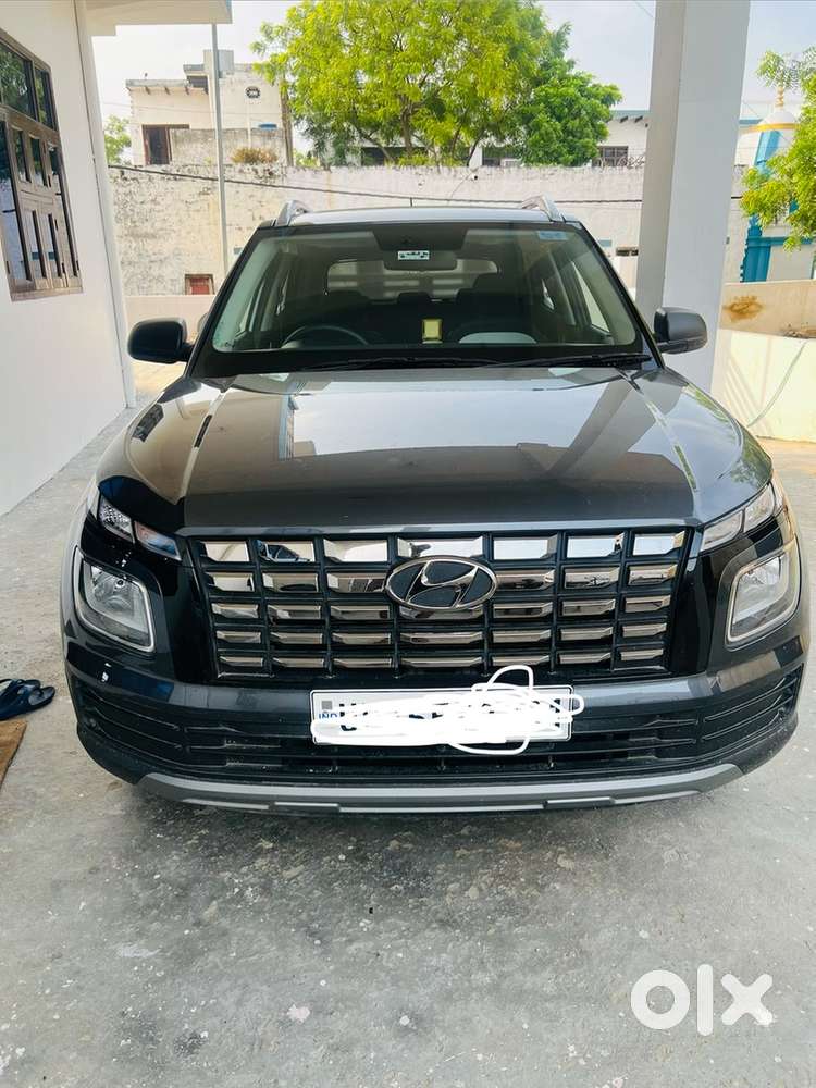 Hyundai Venue 2025 Cng  9000 Km Driven