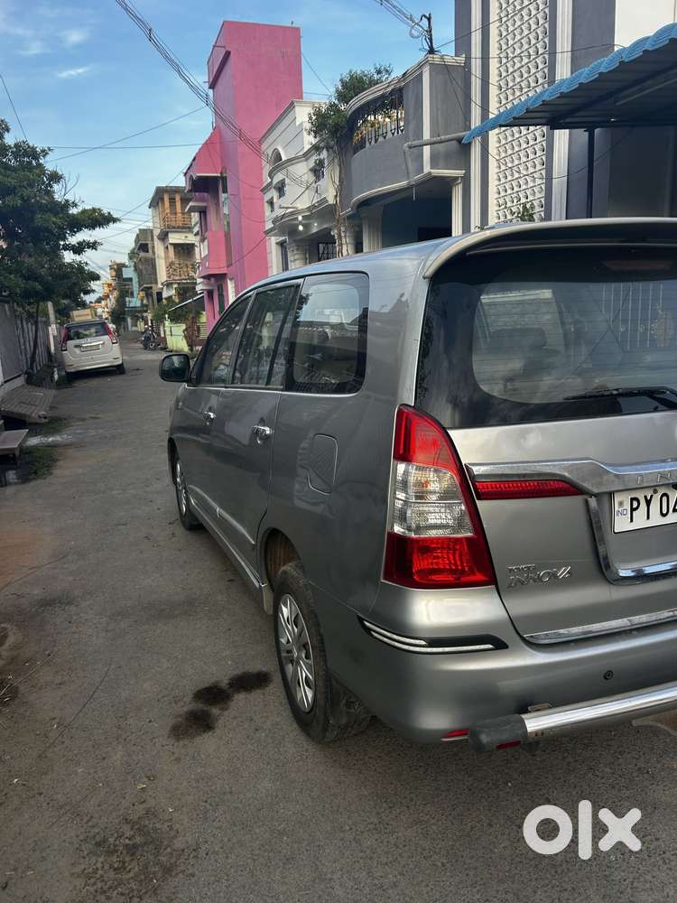 Toyota Innova 2.5 G (diesel) 8 Seater Bs Iv, 2015, Diesel