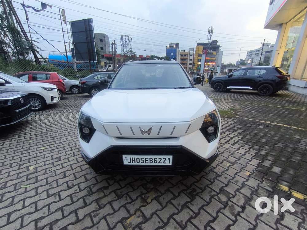 Mahindra Xuv 3xo Mx1 Pm Mt, 2025, Petrol