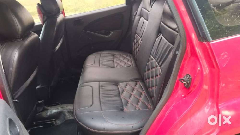 Ford Figo (2011) Red