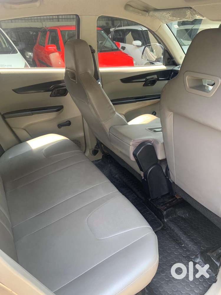 Mahindra Kuv 100 G80 K2, 2016, Petrol
