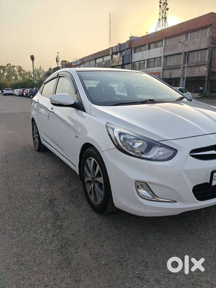 Hyundai Verna Fluidic 1.6 Vtvt Sx, 2014, Petrol