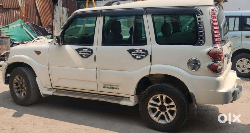 Mahindra Scoripo Sle 2.2 Mhawk 2012 White Diesel Non-accidental