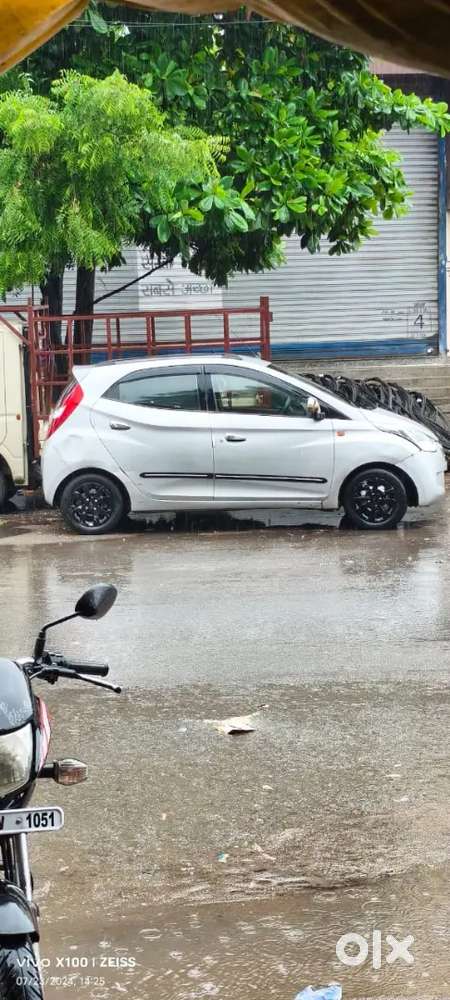 Hyundai Eon 2016 Gadi Chali Nhi Hai Owner Ghar Me Hi 3 Ho Gye Hai
