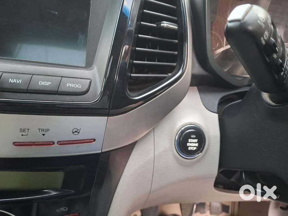 Showroom Condition Sunroof Xuv300