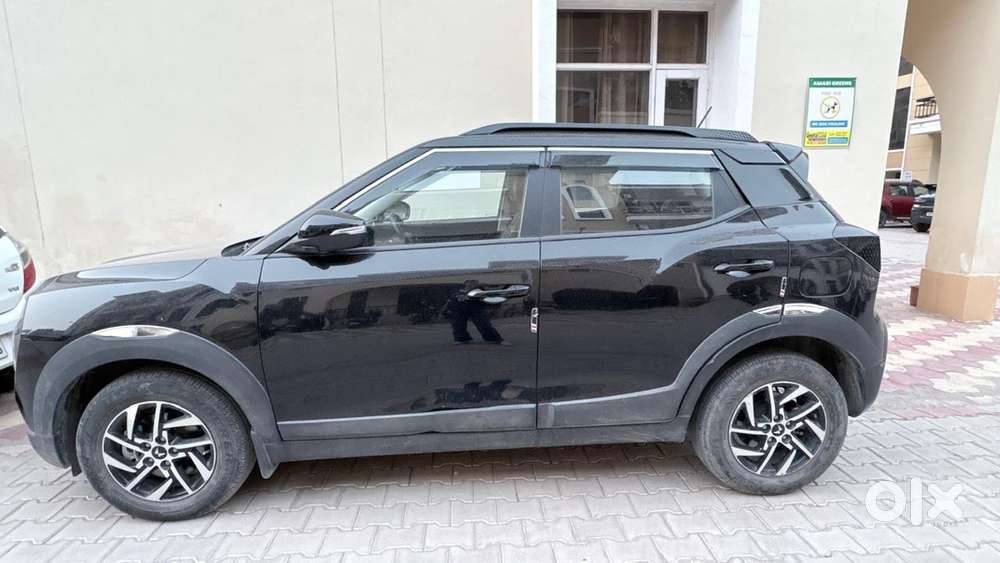 Mahindra Xuv 3xo Petrol 2025