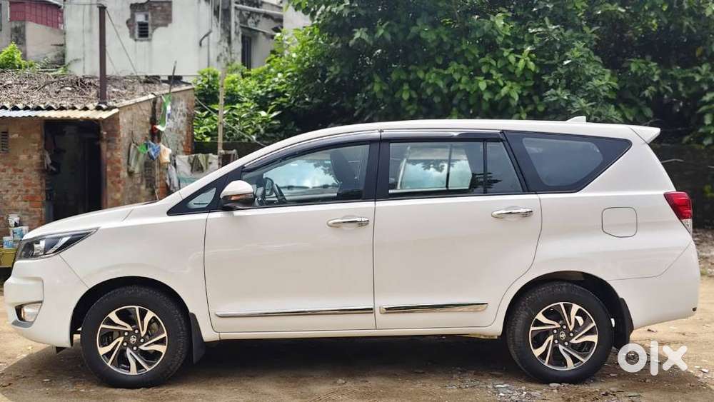 Toyota Innova Crysta 2.4 G Plus Mt 8 Str, 2025, Diesel