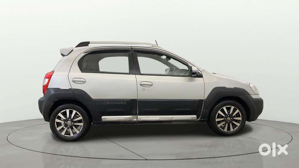 Toyota Etios Cross 1.2 G, 2015, Petrol
