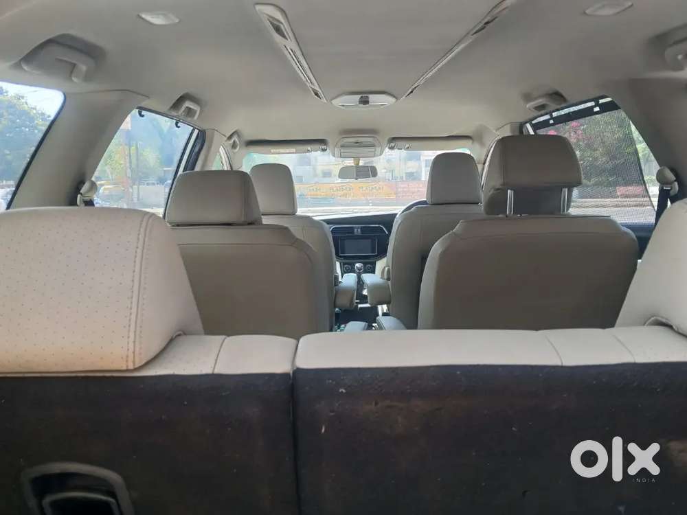 Mahindra Marazzo M8 2018