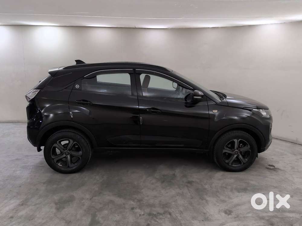 Tata Nexon 1.5 Revotorq Xza Plus Luxs Red Dark Edition Amt, 2023, Di..
