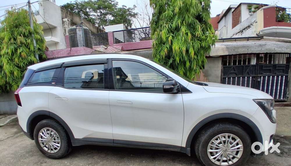 Mahindra Xuv700 2.0 Mx Petrol Mt 5 Str, 2023, Petrol