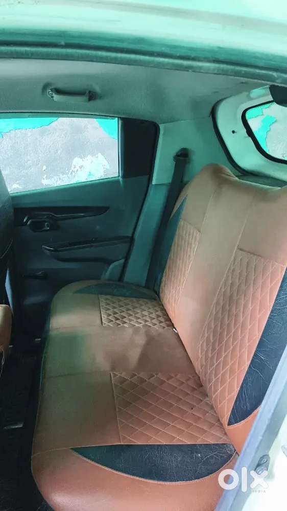 Mahindra Kuv 100 2018