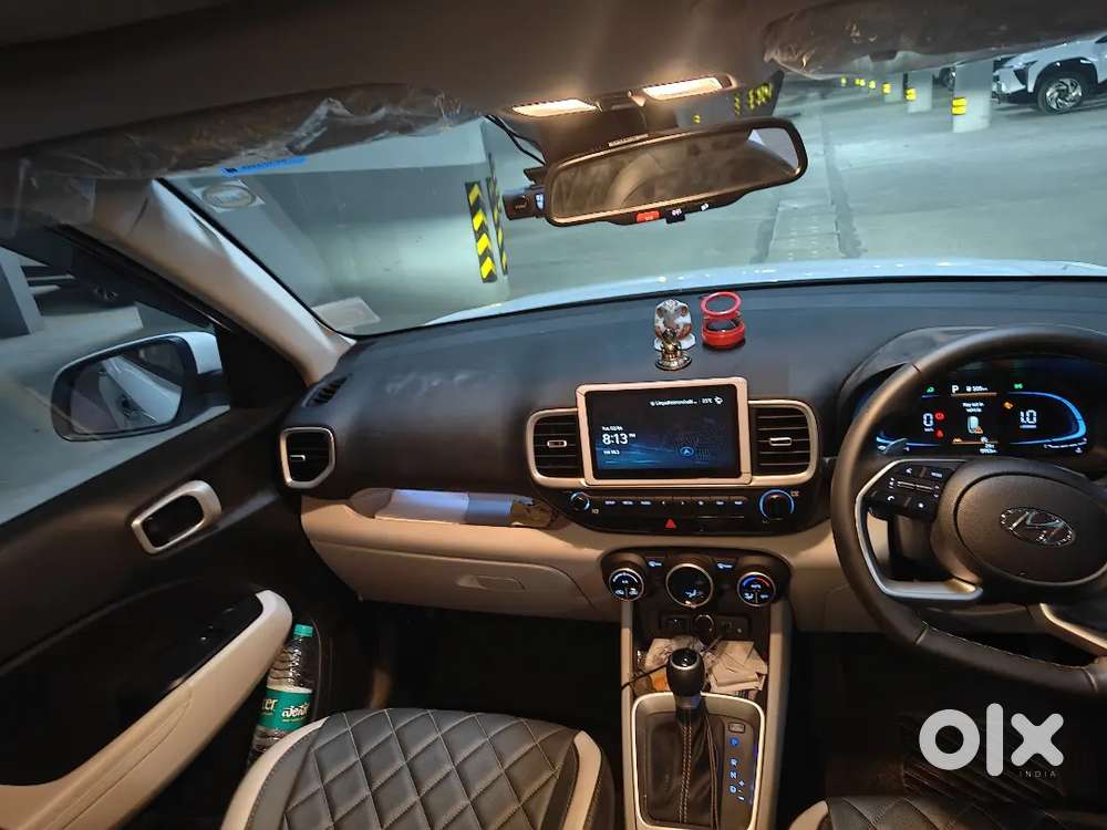 Hyundai Venue 2025 Petrol 6000 Km Driven