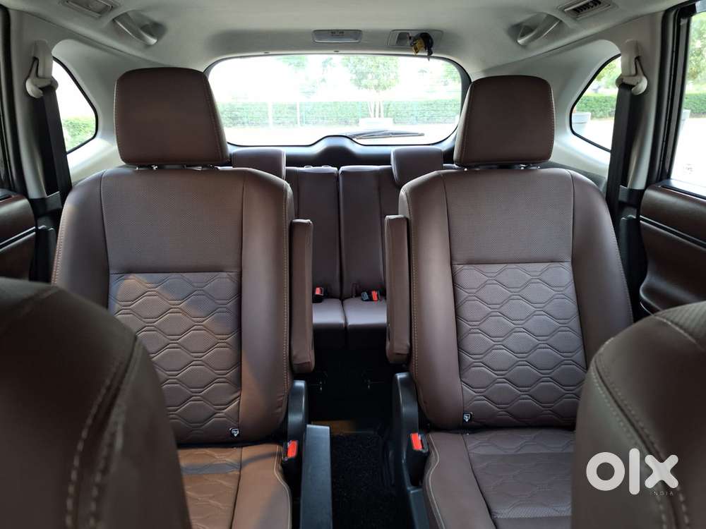 Toyota Innova Hycross 2.0 Zx Hybrid 7 Str, 2026, Petrol