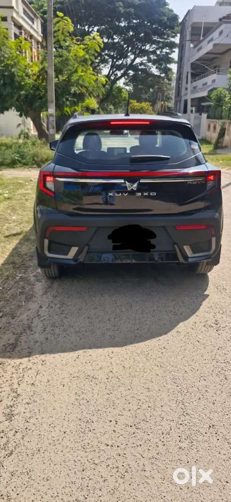 Mahindra Xuv 3xo Revx A At 2025 Petrol 4000 Km Driven