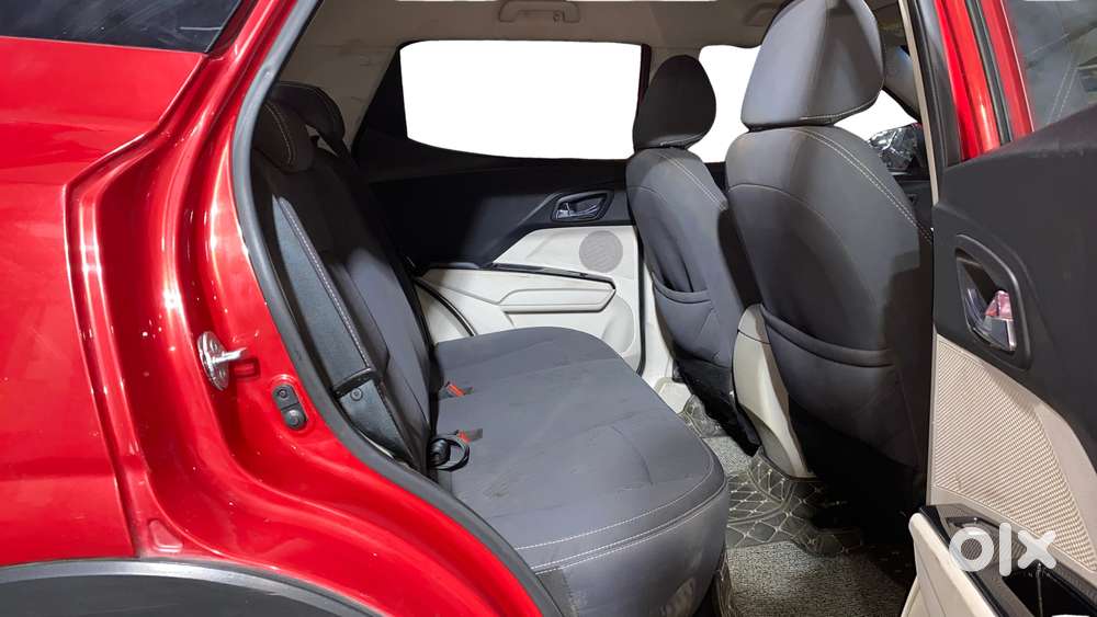 Mahindra Xuv300 W8, 2022, Petrol