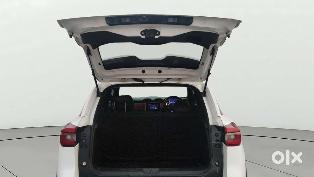 Nissan Magnite 1.0 Xv Red Edition, 2022, Petrol