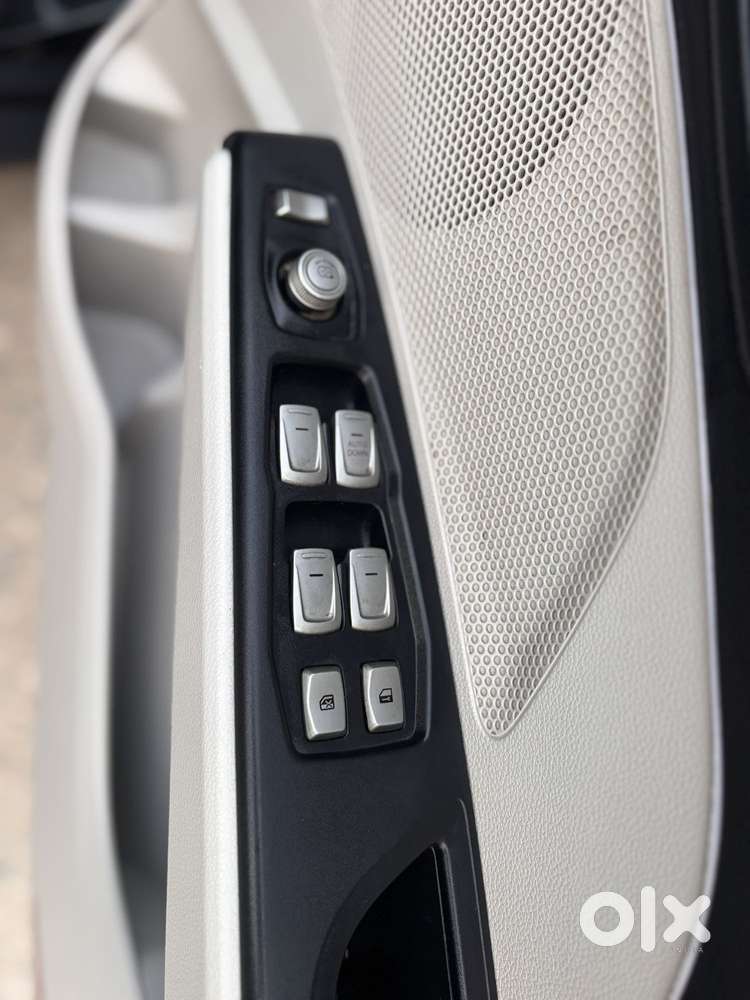 Mahindra Xuv300 W4, 2023, Cng & Hybrids