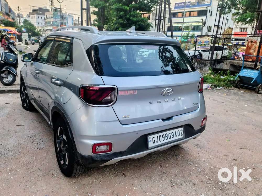 Hyundai Venue 2020 Petrol Well Maintained