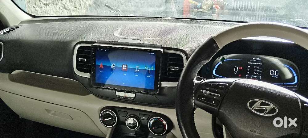 Hyundai Venue E Plus 2024 Petrol 6800 Km Driven With Sunroof