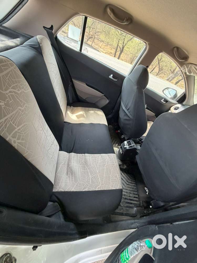 Hyundai Petrol Manual 2016 Car (10) Month