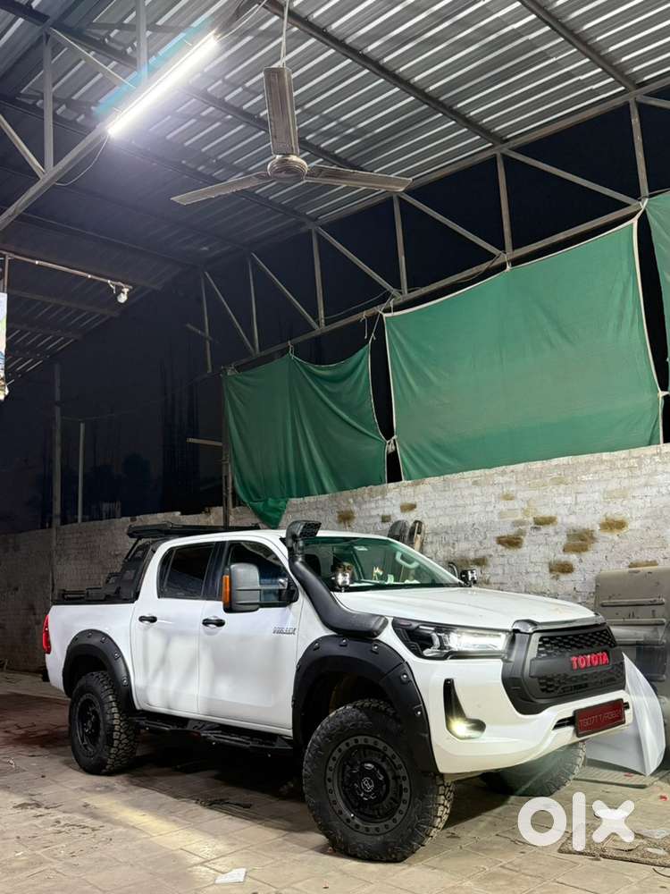 Hilux High At. 4*4 (white Colour) All Service Recod