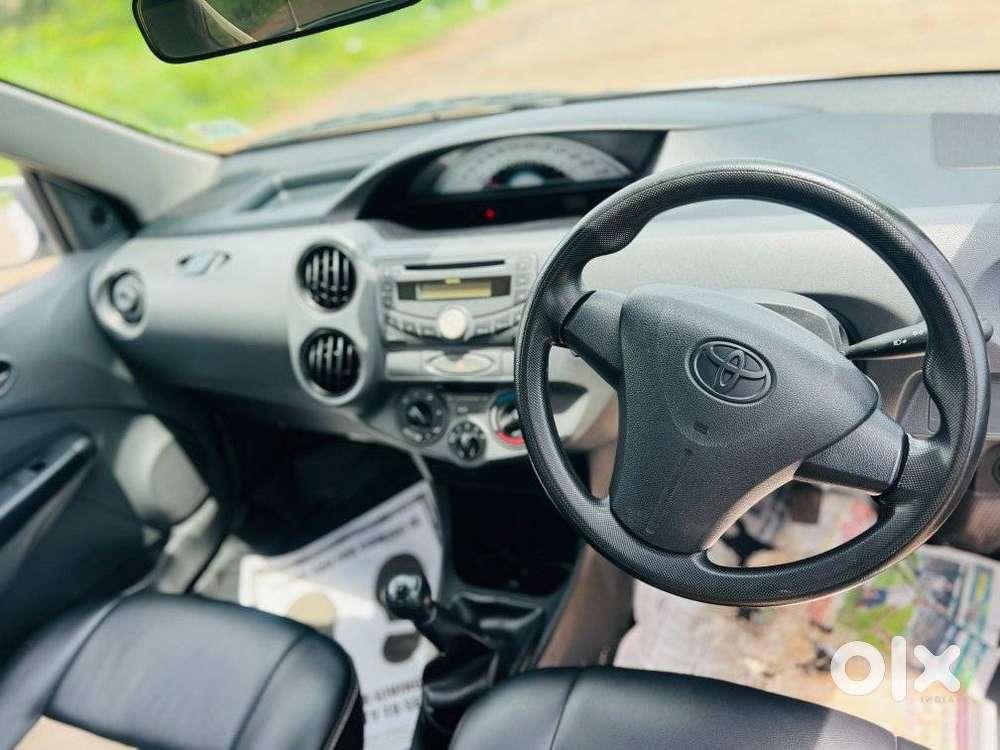 Toyota Etios Liva V, 2013, Petrol