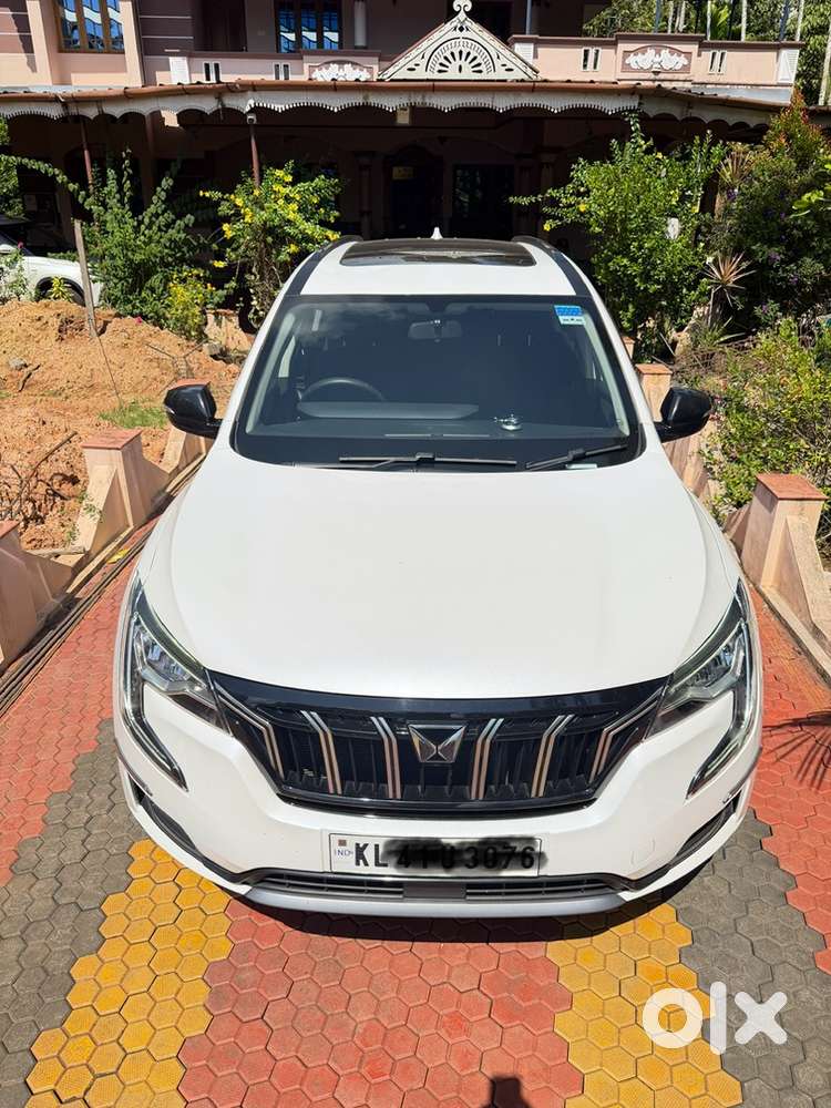 Mahindra Xuv700 Petrol 2023 Low Km Family Used Good Condition Vehicle