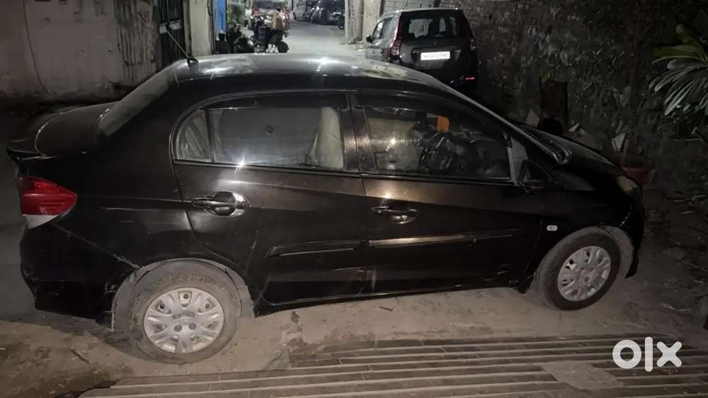Honda Amaze 2015 Cng & Petrol 124000 Km Driven