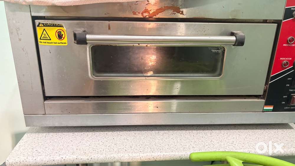 Commercial  electic oven 400c only 2 month used marval finish