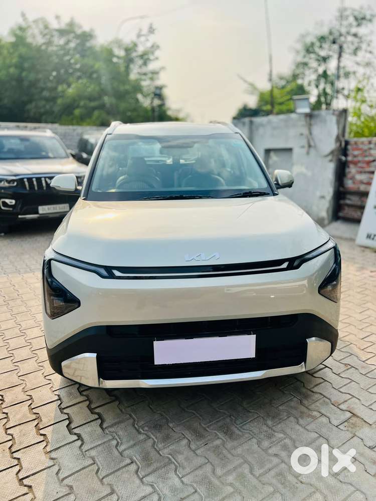 Kia Carens Clavis, 2025, Petrol