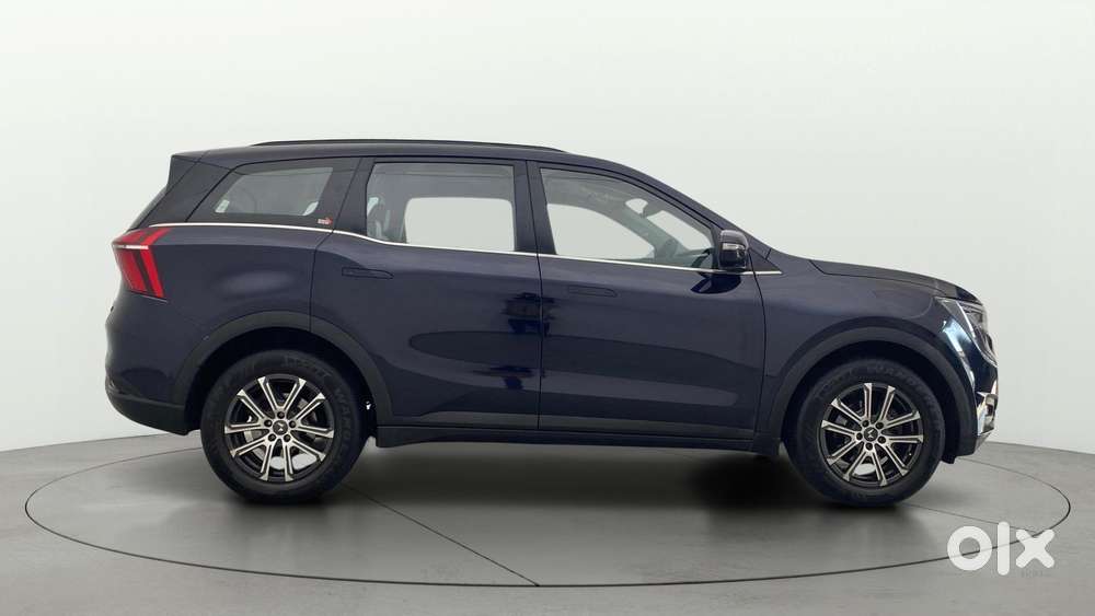 Mahindra Xuv700 2.0 Ax 7 Petrol Mt Str, 2023, Petrol