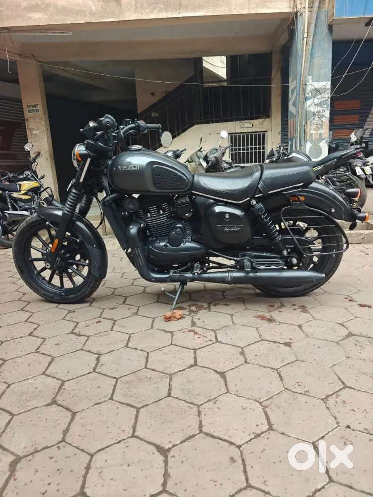Yezdi Roadster 2022 Petrol Manual