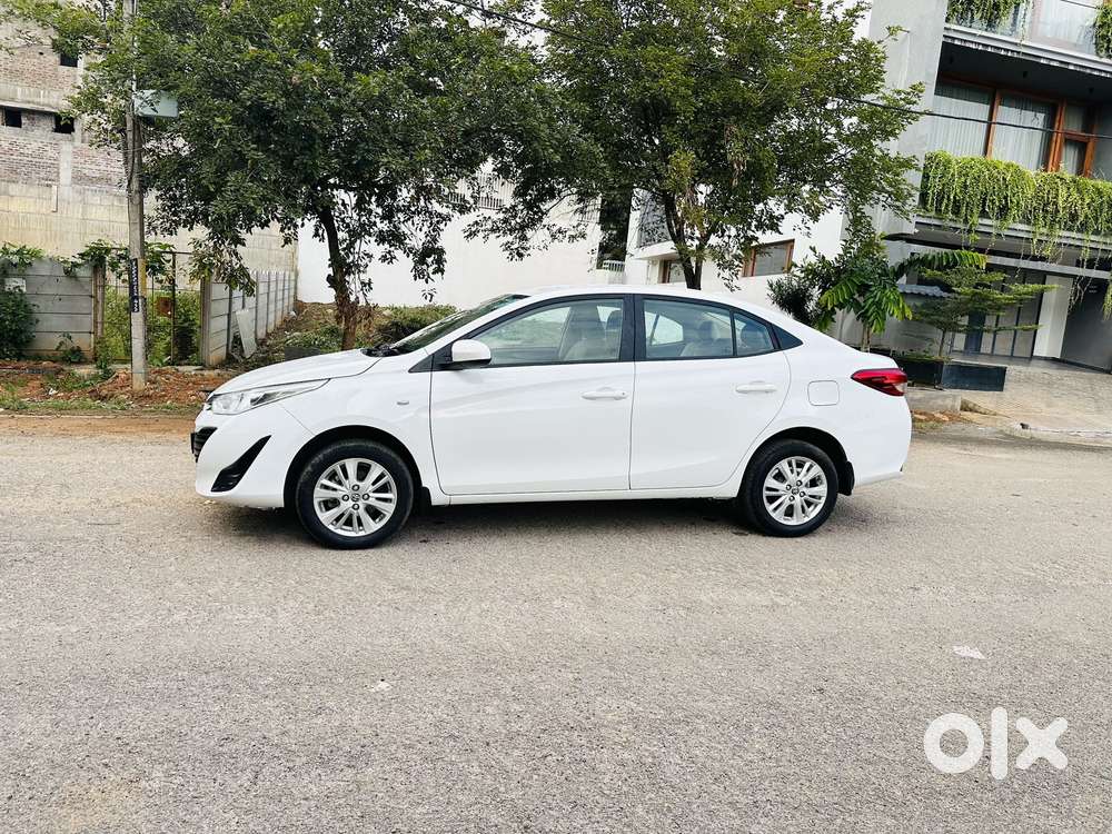 Toyota Yaris J Cvt, 2019, Petrol