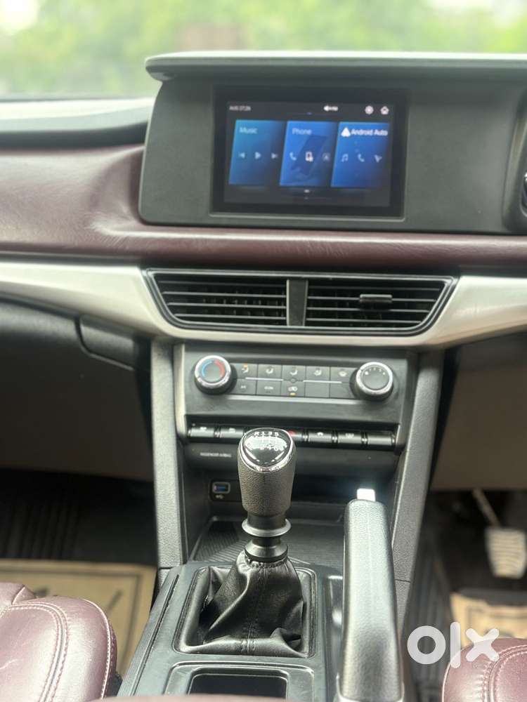 Mahindra Xuv700 2.2 Mx Diesel Mt 5 Str, 2022, Diesel