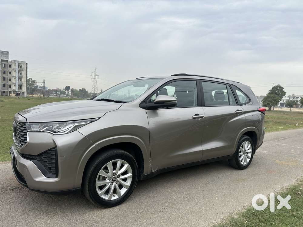 Toyota Innova Hycross 2.0 Vx Hybrid 7 Str, 2023, Petrol