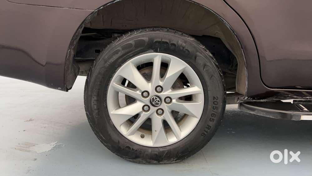 Toyota Innova Crysta [2020-ongoing] 2.4 Gx 7 Str, 2017, Diesel
